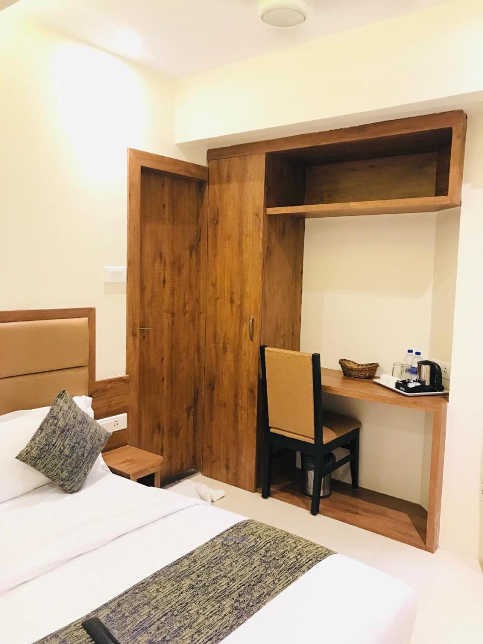 Hotel West Blue Mumbai Ngoại thất bức ảnh
