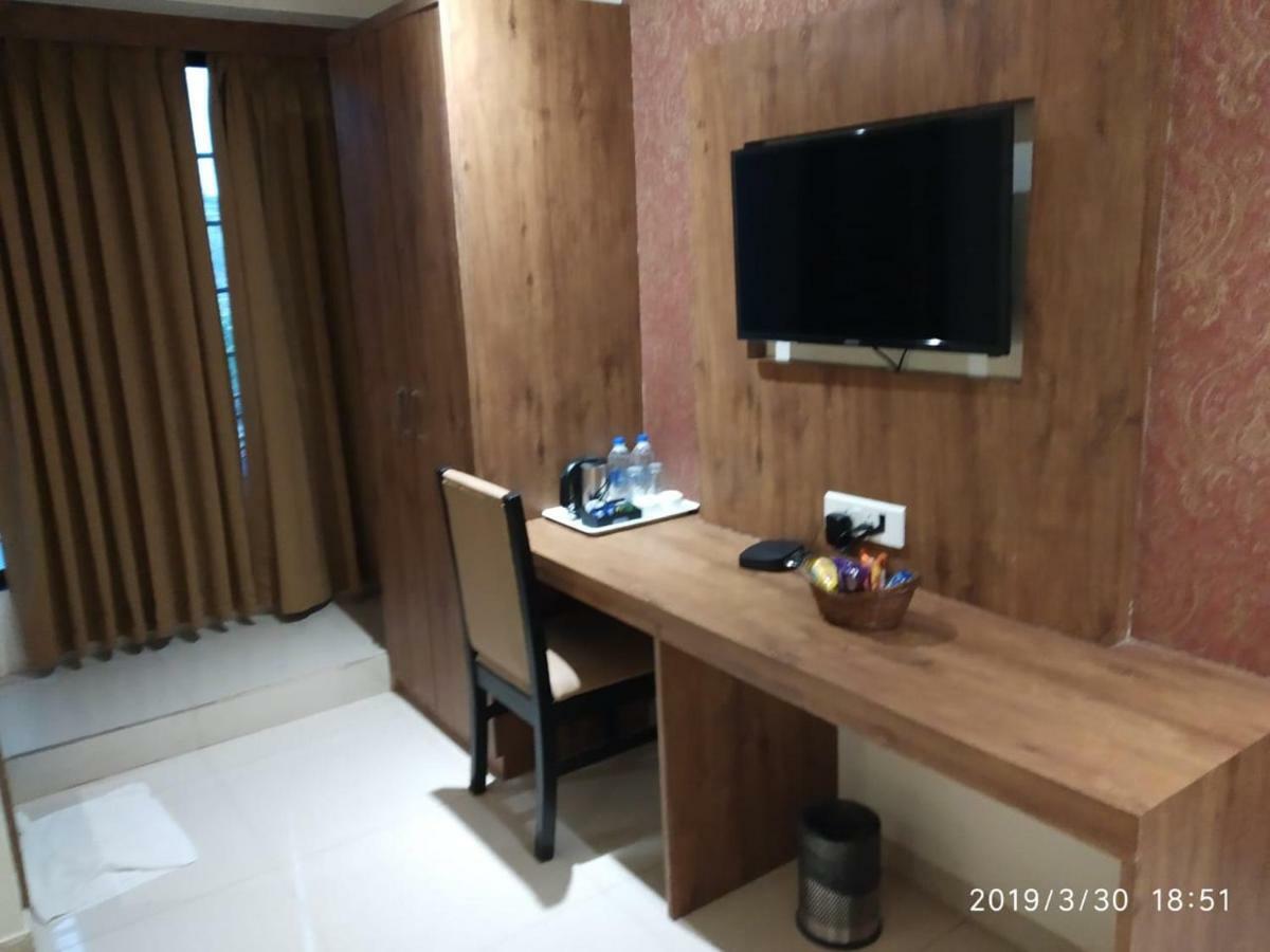 Hotel West Blue Mumbai Ngoại thất bức ảnh